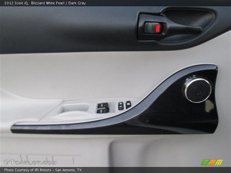 Blizzard White Pearl / Dark Gray 2012 Scion iQ
