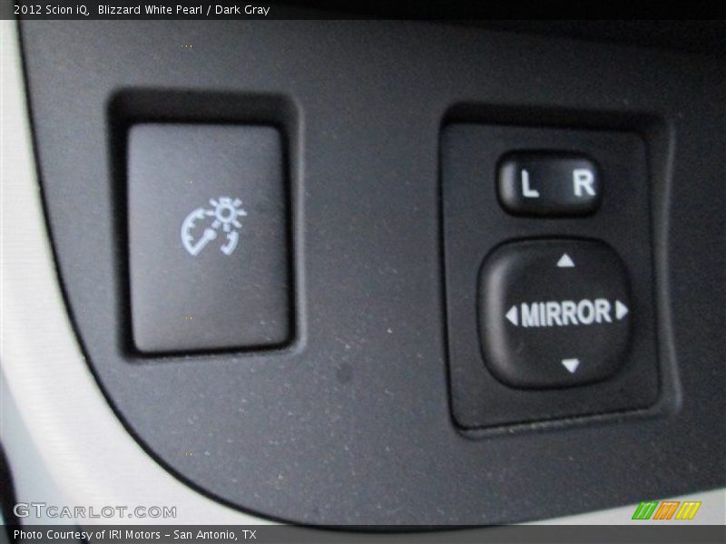 Blizzard White Pearl / Dark Gray 2012 Scion iQ