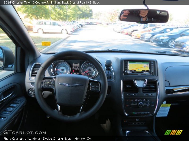 Dashboard of 2014 Town & Country S