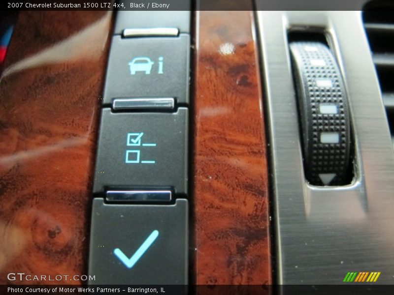 Black / Ebony 2007 Chevrolet Suburban 1500 LTZ 4x4