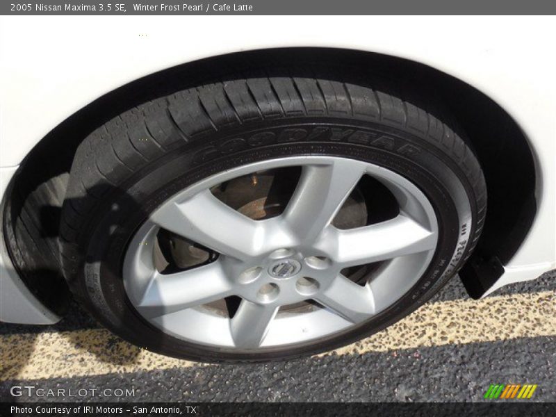 Winter Frost Pearl / Cafe Latte 2005 Nissan Maxima 3.5 SE