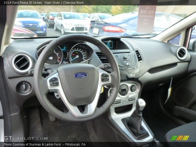 Ingot Silver / Charcoal Black 2014 Ford Fiesta SE Sedan