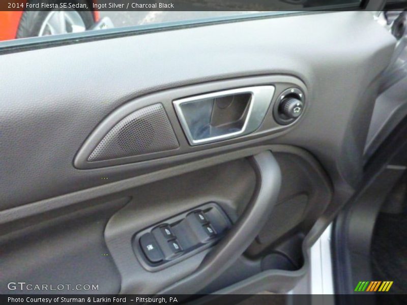 Ingot Silver / Charcoal Black 2014 Ford Fiesta SE Sedan