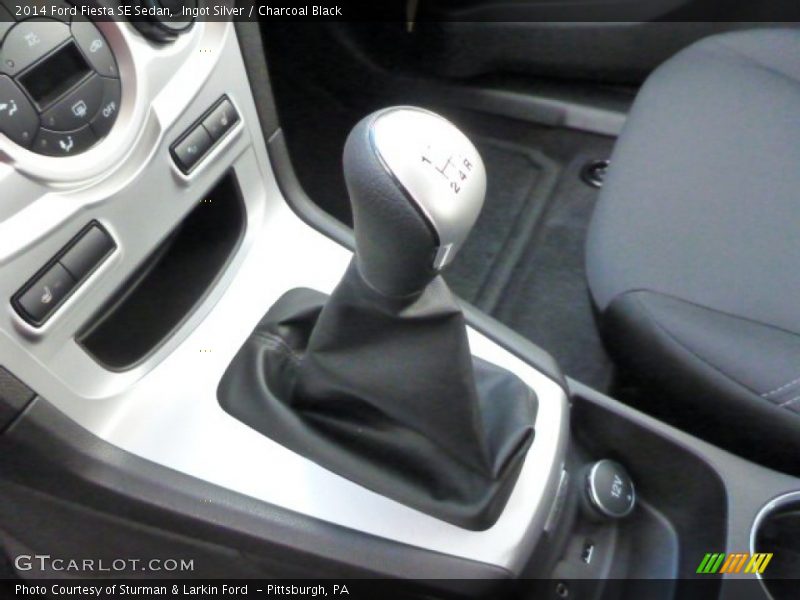 Ingot Silver / Charcoal Black 2014 Ford Fiesta SE Sedan