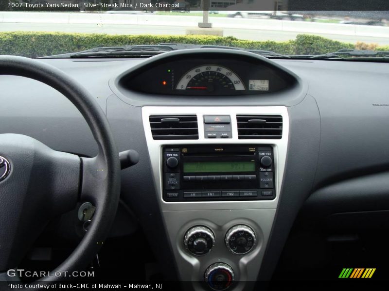 Silver Streak Mica / Dark Charcoal 2007 Toyota Yaris Sedan