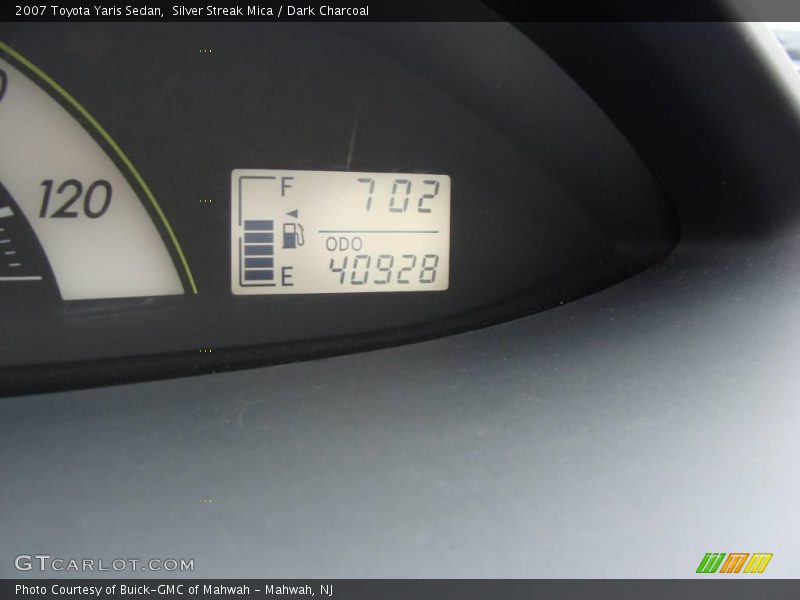 Silver Streak Mica / Dark Charcoal 2007 Toyota Yaris Sedan
