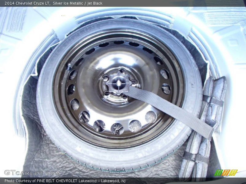 Silver Ice Metallic / Jet Black 2014 Chevrolet Cruze LT