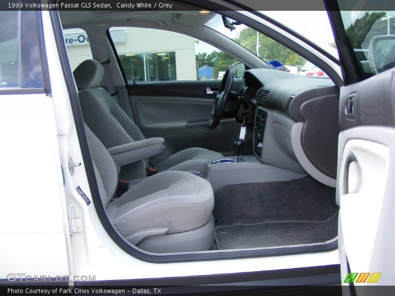 Candy White / Grey 1999 Volkswagen Passat GLS Sedan
