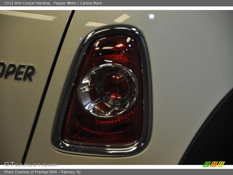 Pepper White / Carbon Black 2013 Mini Cooper Hardtop