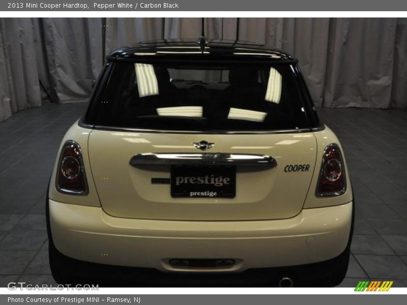 Pepper White / Carbon Black 2013 Mini Cooper Hardtop