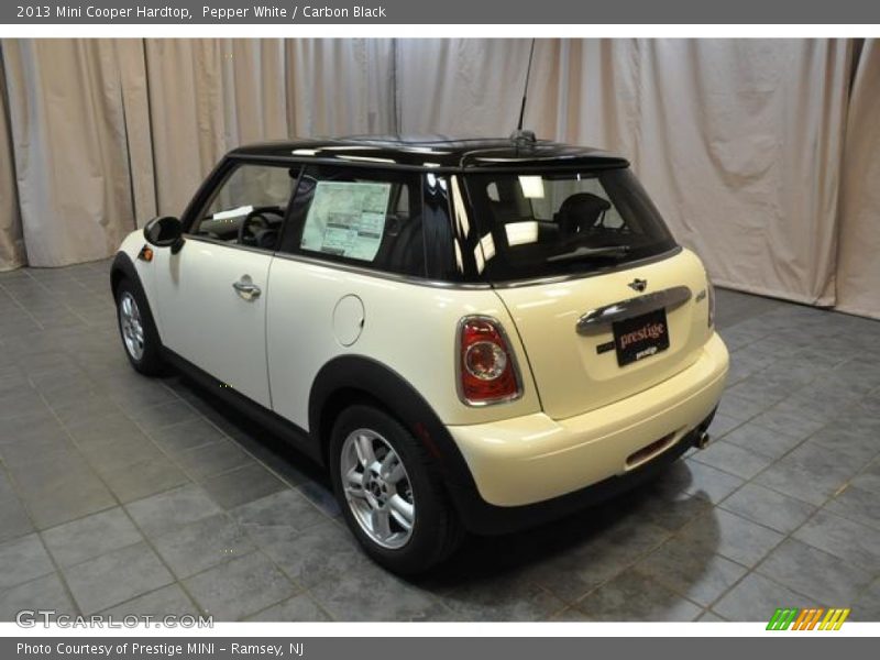 Pepper White / Carbon Black 2013 Mini Cooper Hardtop
