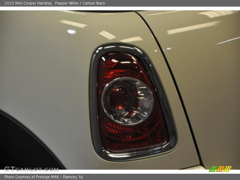 Pepper White / Carbon Black 2013 Mini Cooper Hardtop