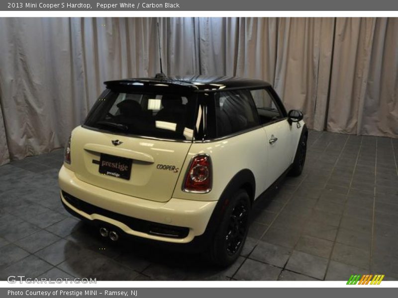 Pepper White / Carbon Black 2013 Mini Cooper S Hardtop