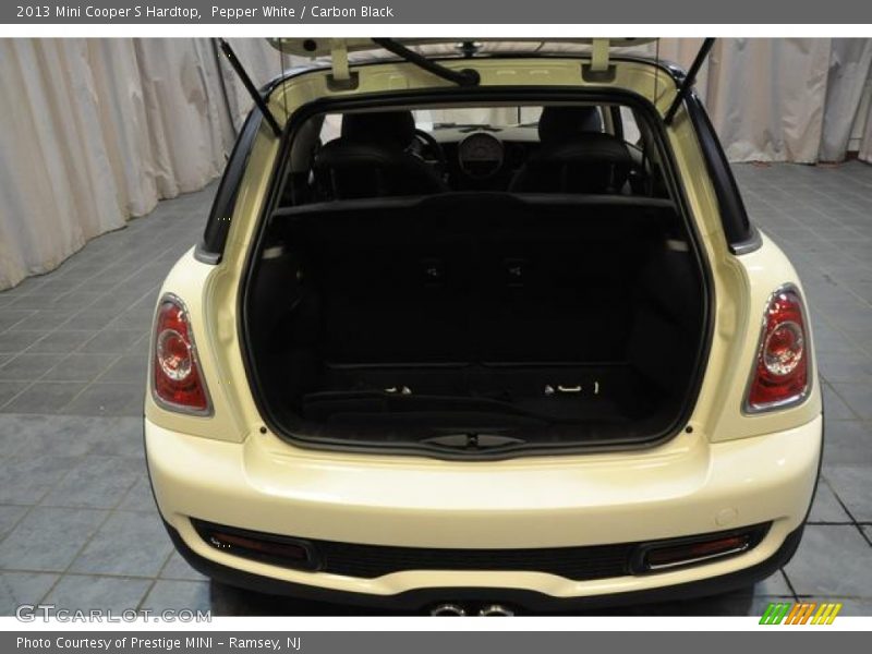 Pepper White / Carbon Black 2013 Mini Cooper S Hardtop