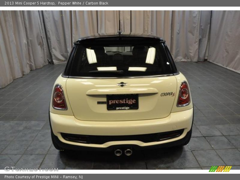 Pepper White / Carbon Black 2013 Mini Cooper S Hardtop