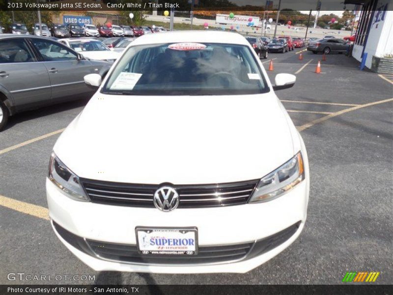 Candy White / Titan Black 2013 Volkswagen Jetta SE Sedan