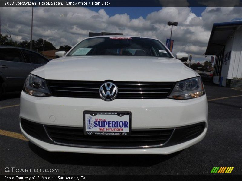 Candy White / Titan Black 2013 Volkswagen Jetta SE Sedan