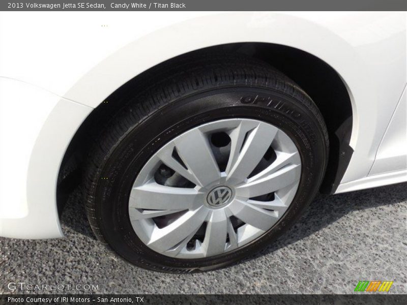 Candy White / Titan Black 2013 Volkswagen Jetta SE Sedan