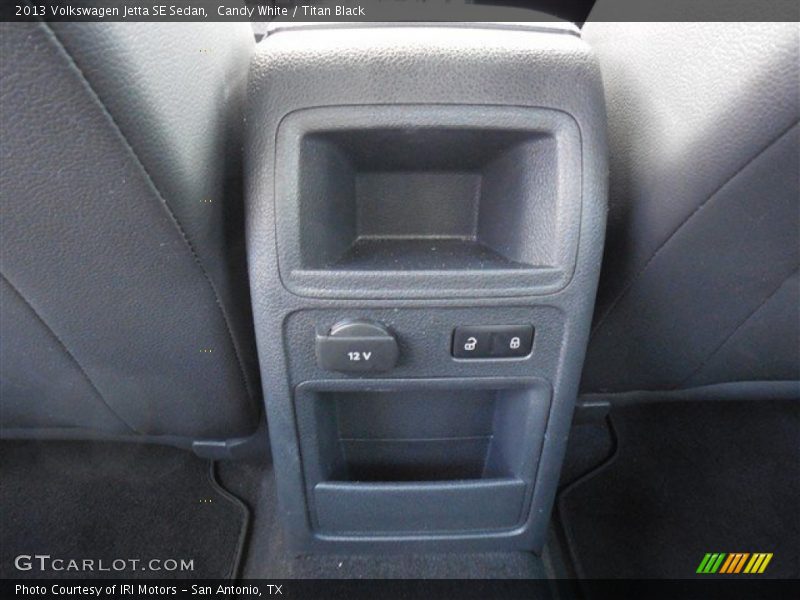 Candy White / Titan Black 2013 Volkswagen Jetta SE Sedan
