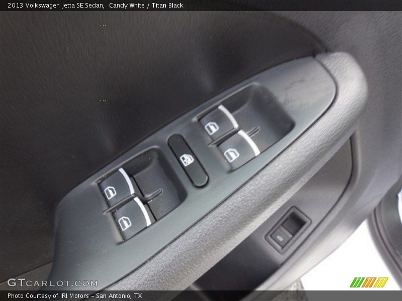 Candy White / Titan Black 2013 Volkswagen Jetta SE Sedan