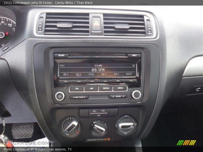 Candy White / Titan Black 2013 Volkswagen Jetta SE Sedan