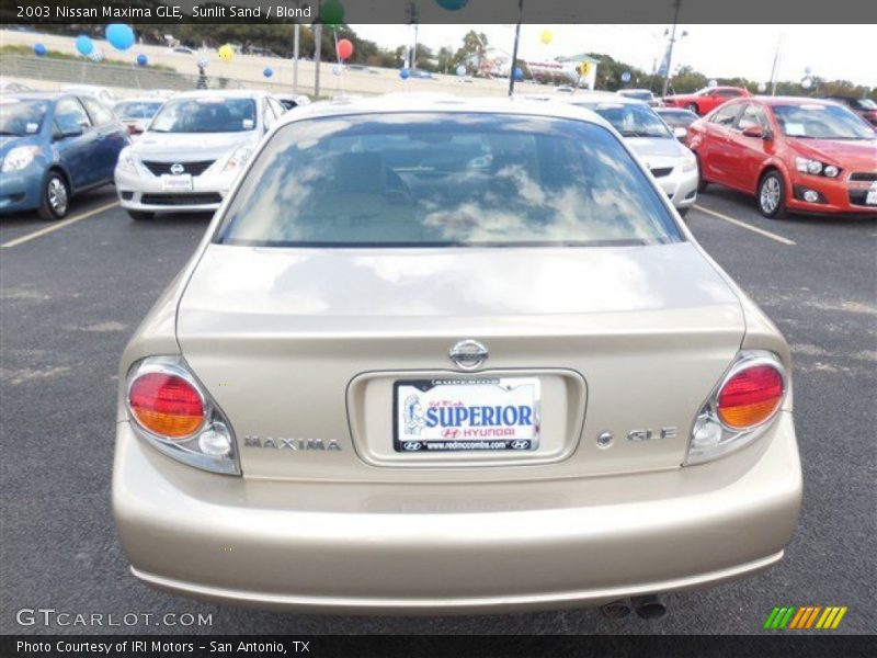 Sunlit Sand / Blond 2003 Nissan Maxima GLE