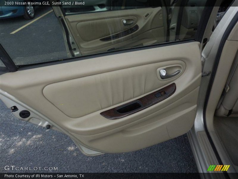 Sunlit Sand / Blond 2003 Nissan Maxima GLE