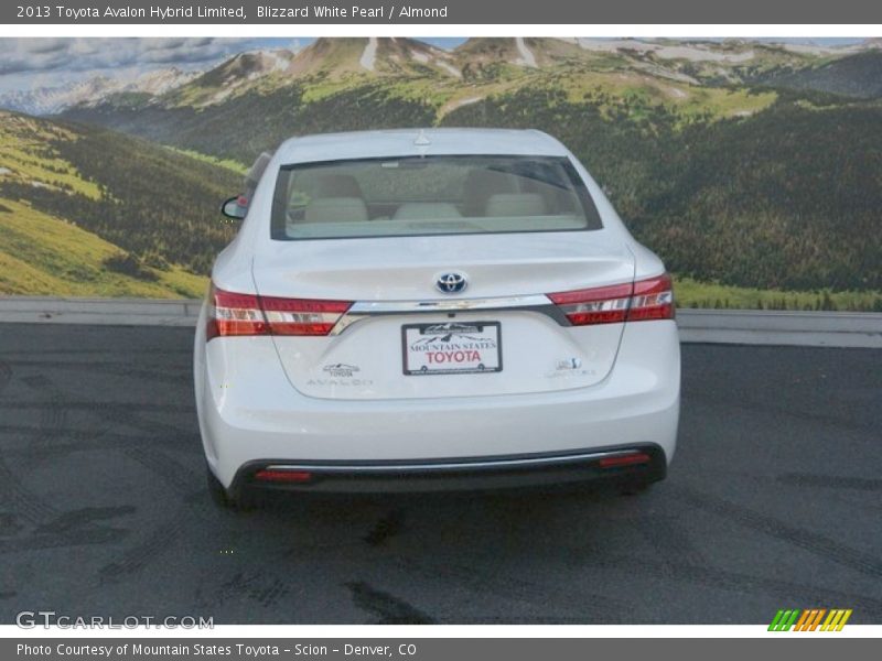 Blizzard White Pearl / Almond 2013 Toyota Avalon Hybrid Limited
