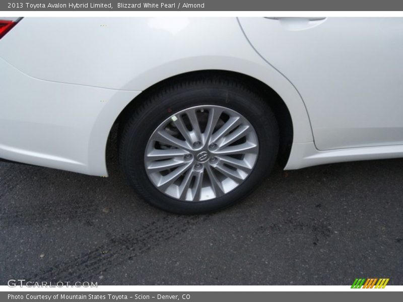 Blizzard White Pearl / Almond 2013 Toyota Avalon Hybrid Limited