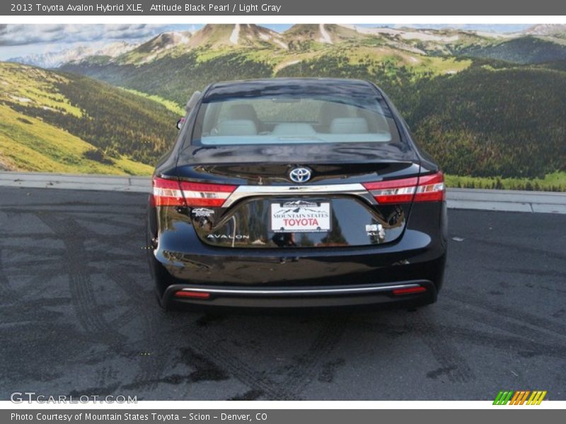 Attitude Black Pearl / Light Gray 2013 Toyota Avalon Hybrid XLE