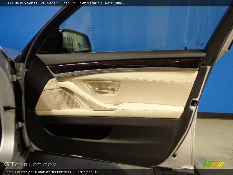 Titanium Silver Metallic / Oyster/Black 2011 BMW 5 Series 528i Sedan