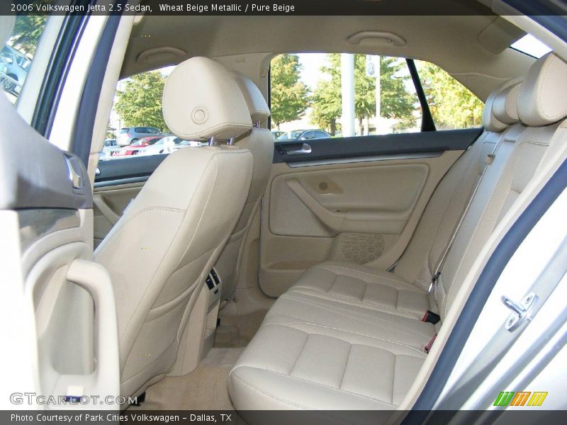 Wheat Beige Metallic / Pure Beige 2006 Volkswagen Jetta 2.5 Sedan