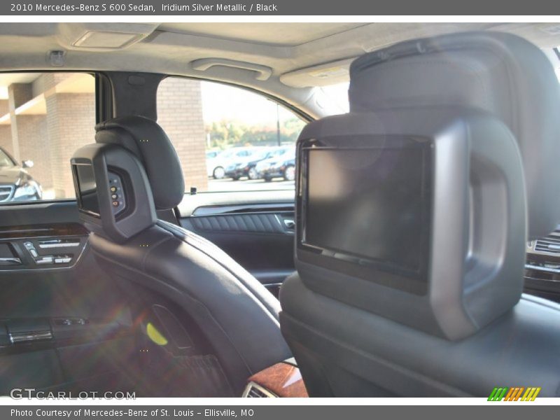 Entertainment System of 2010 S 600 Sedan