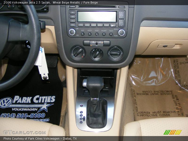 Wheat Beige Metallic / Pure Beige 2006 Volkswagen Jetta 2.5 Sedan