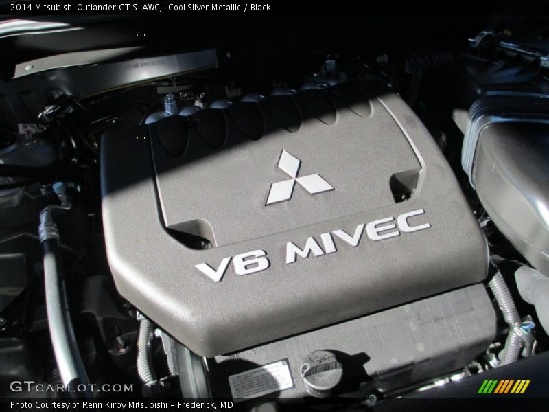 Cool Silver Metallic / Black 2014 Mitsubishi Outlander GT S-AWC