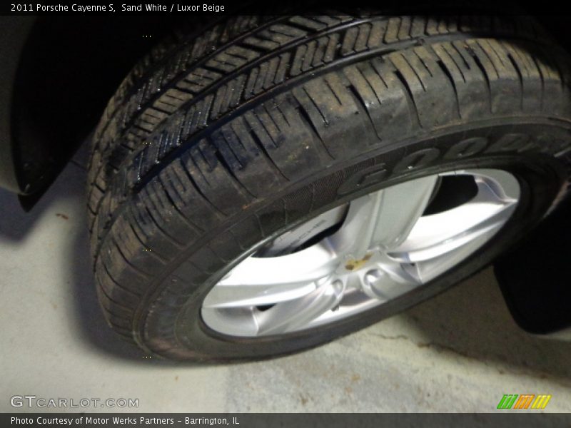 Sand White / Luxor Beige 2011 Porsche Cayenne S