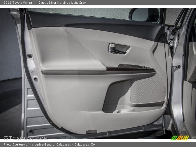 Classic Silver Metallic / Light Gray 2011 Toyota Venza I4