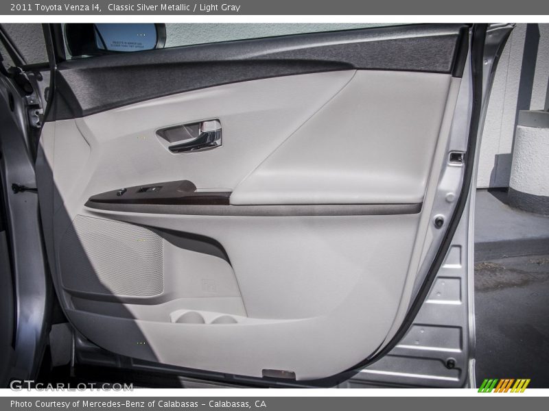 Classic Silver Metallic / Light Gray 2011 Toyota Venza I4