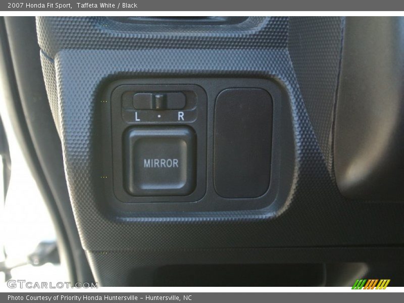 Taffeta White / Black 2007 Honda Fit Sport