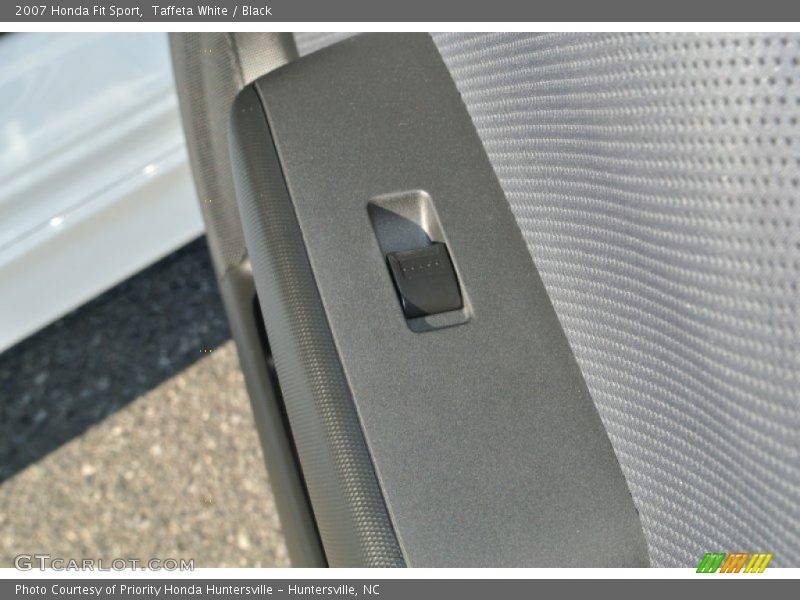 Taffeta White / Black 2007 Honda Fit Sport