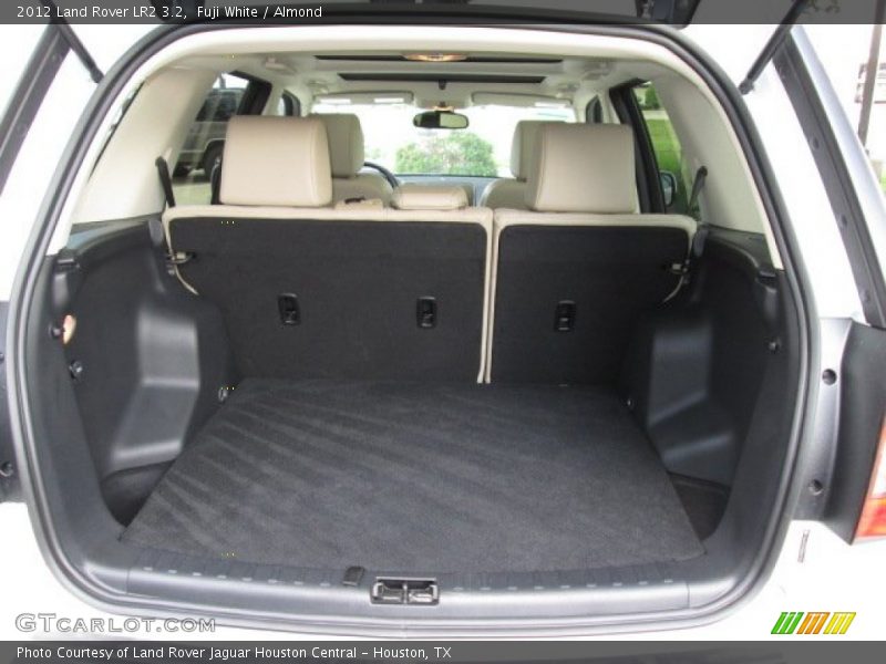 Fuji White / Almond 2012 Land Rover LR2 3.2
