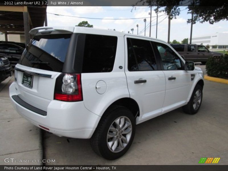 Fuji White / Almond 2012 Land Rover LR2 3.2