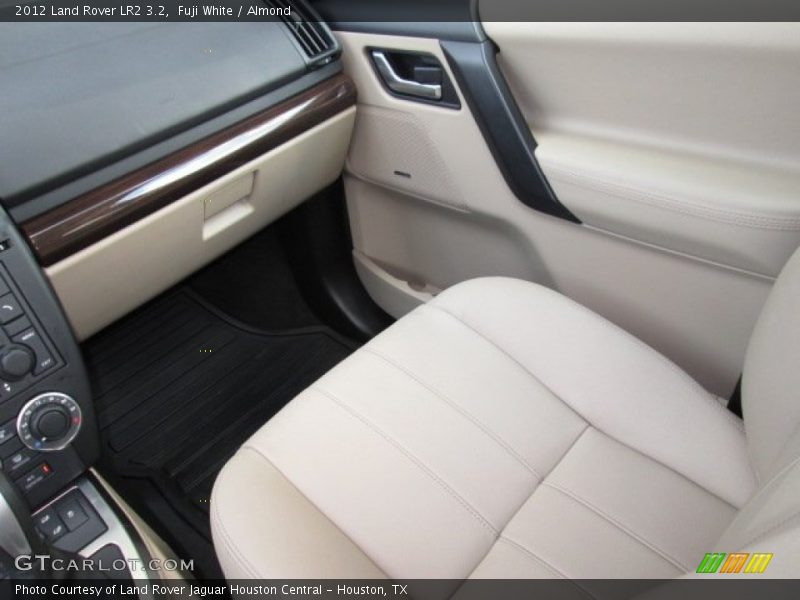 Fuji White / Almond 2012 Land Rover LR2 3.2