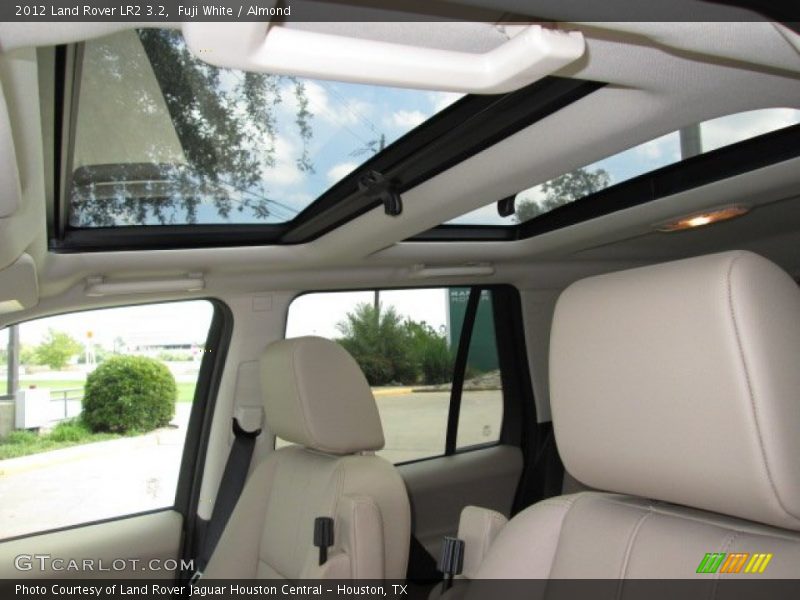 Fuji White / Almond 2012 Land Rover LR2 3.2