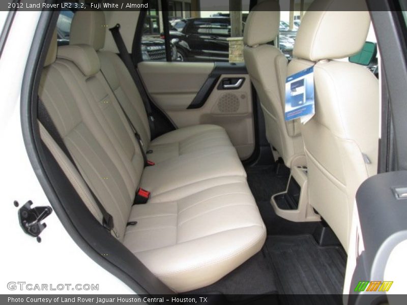 Fuji White / Almond 2012 Land Rover LR2 3.2