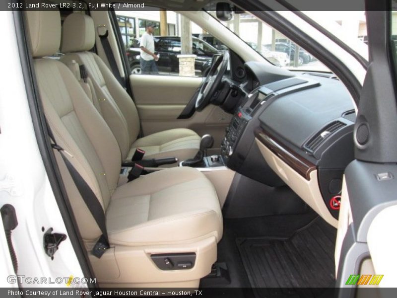 Fuji White / Almond 2012 Land Rover LR2 3.2