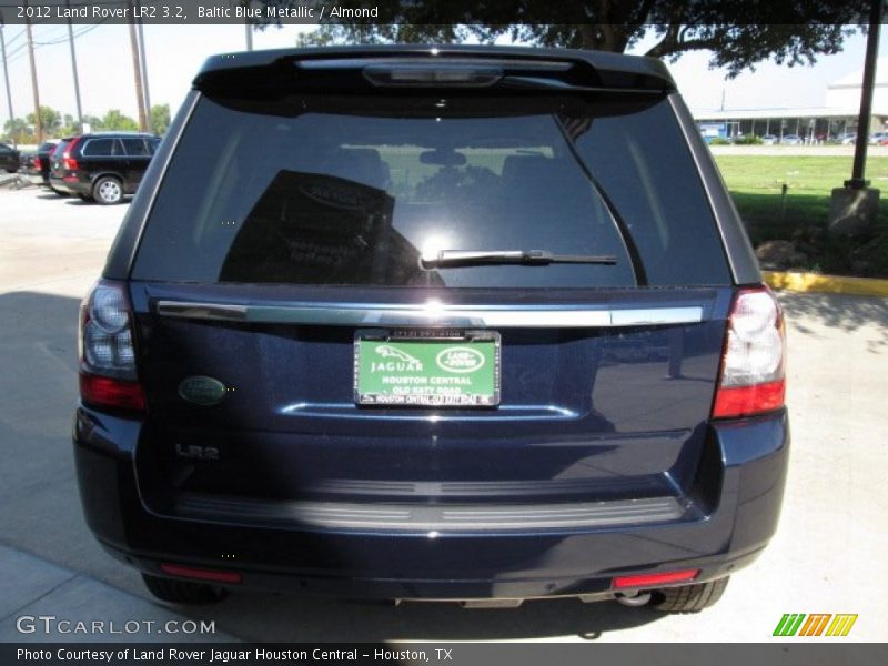 Baltic Blue Metallic / Almond 2012 Land Rover LR2 3.2