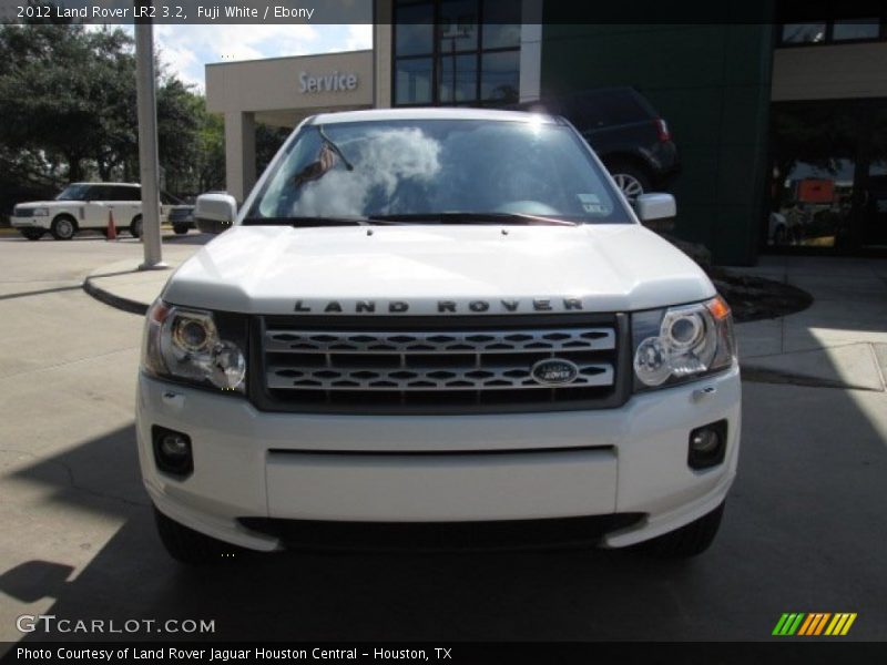 Fuji White / Ebony 2012 Land Rover LR2 3.2