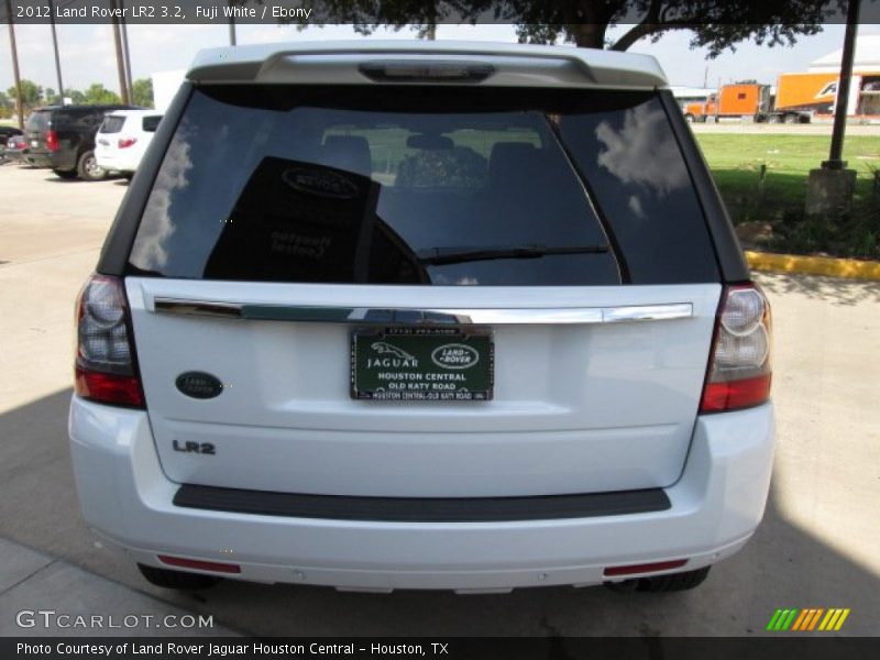 Fuji White / Ebony 2012 Land Rover LR2 3.2
