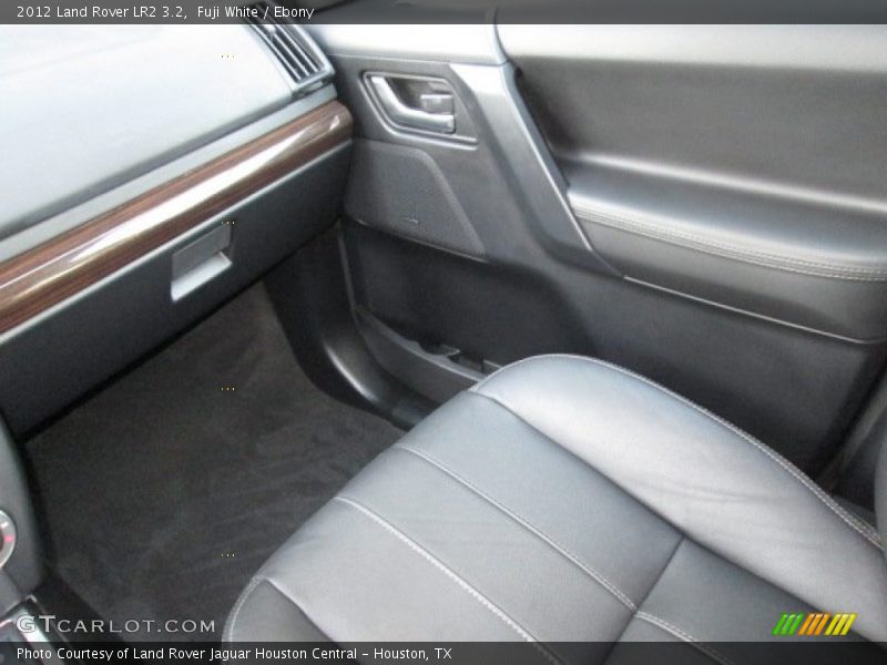 Fuji White / Ebony 2012 Land Rover LR2 3.2